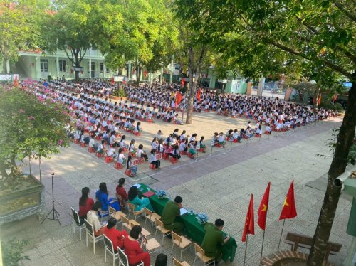 To&agrave;n cảnh buối tuy&ecirc;n truyền.jpg