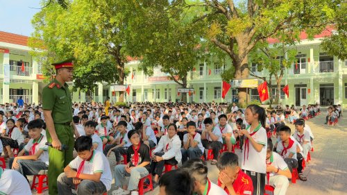 Học sinh trả lời.jpg