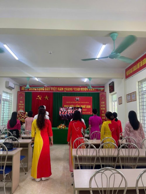 Chào cờ.jpg