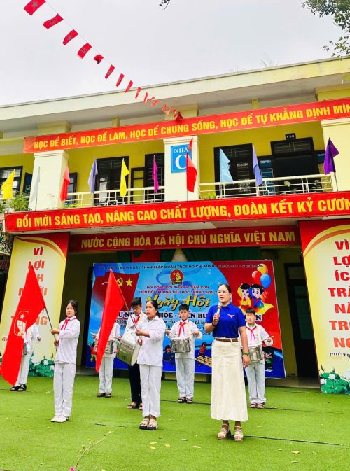 Ch&agrave;o cờ.jpg